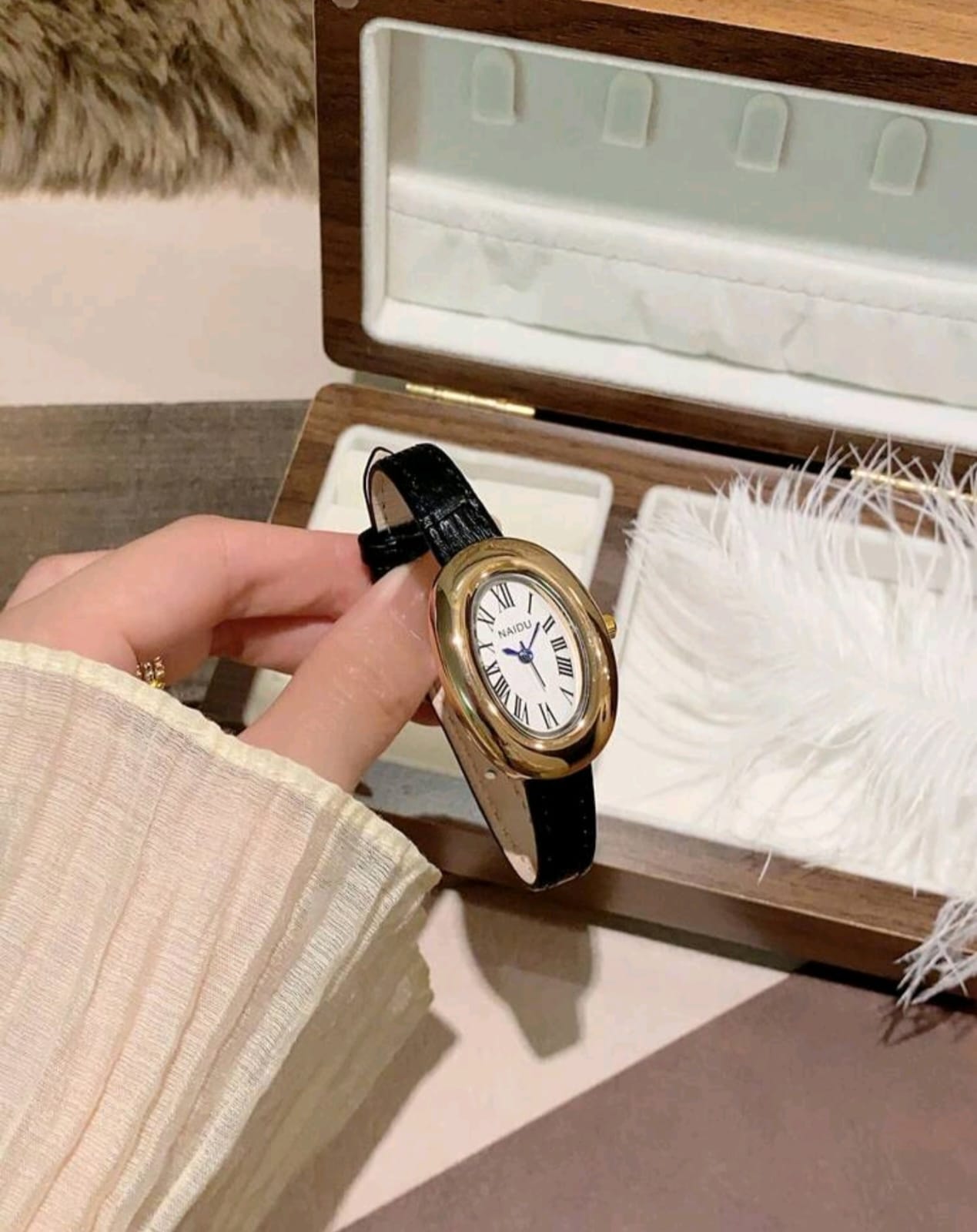 Elegant Vintage Oval Quartz Watch (Multiple Styles Available)