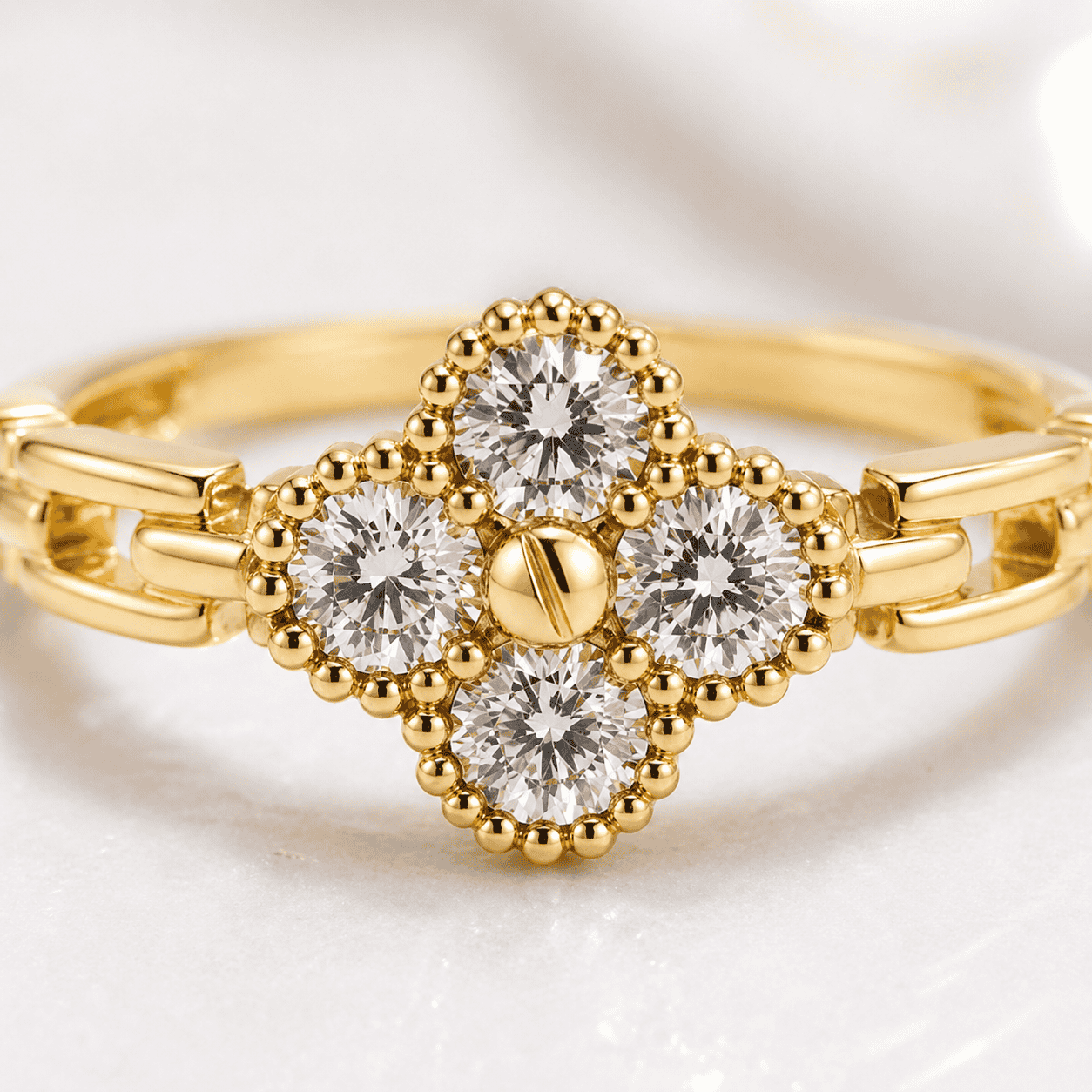 Luna Clover Ring