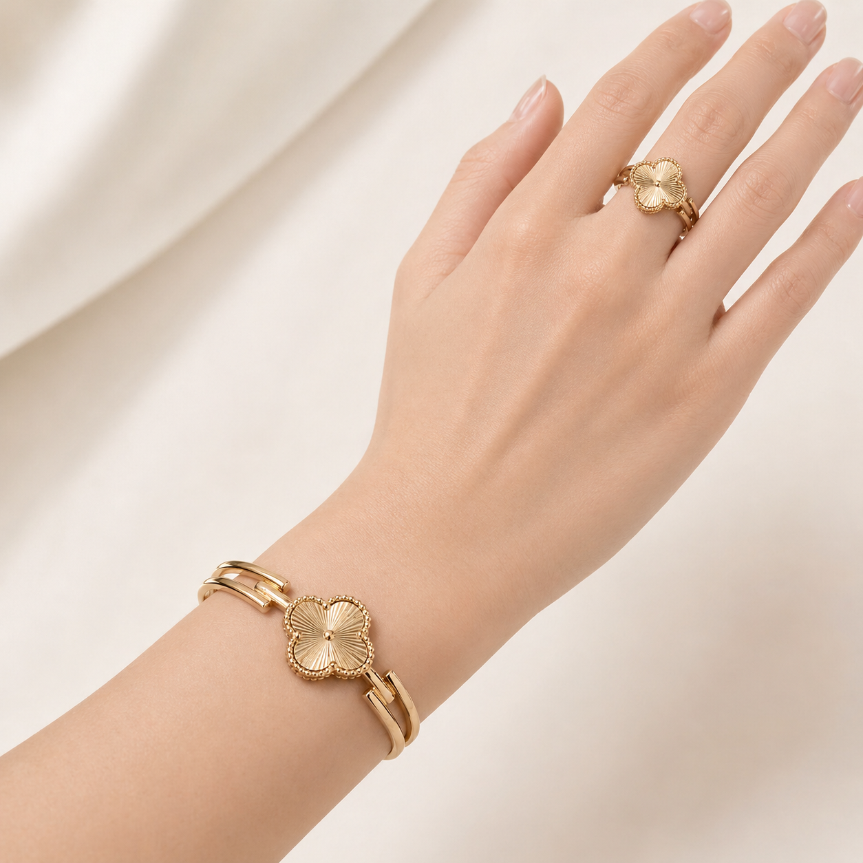 Clover Radiance Bracelet & Ring Set