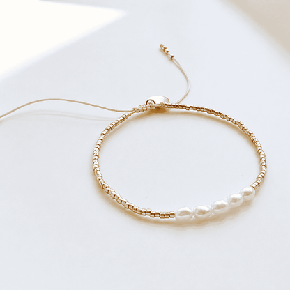 Aurora Minimal Pearl Bracelet
