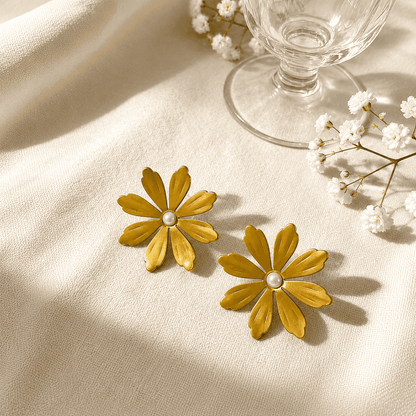 Daisy Pearl Gold Earrings