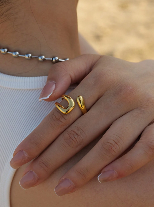 Valencia Open Gold Ring