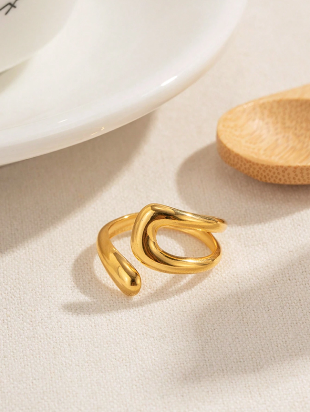 Valencia Open Gold Ring