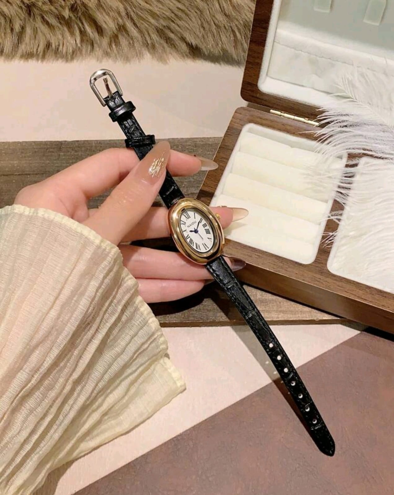 Elegant Vintage Oval Quartz Watch (Multiple Styles Available)