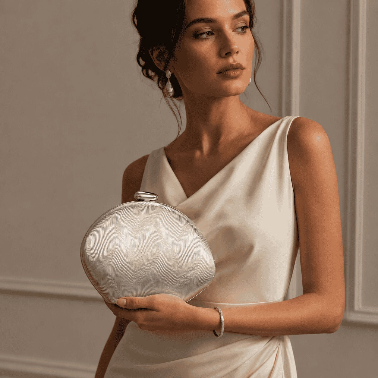 Metallic Wave Shell Evening Clutch Bag